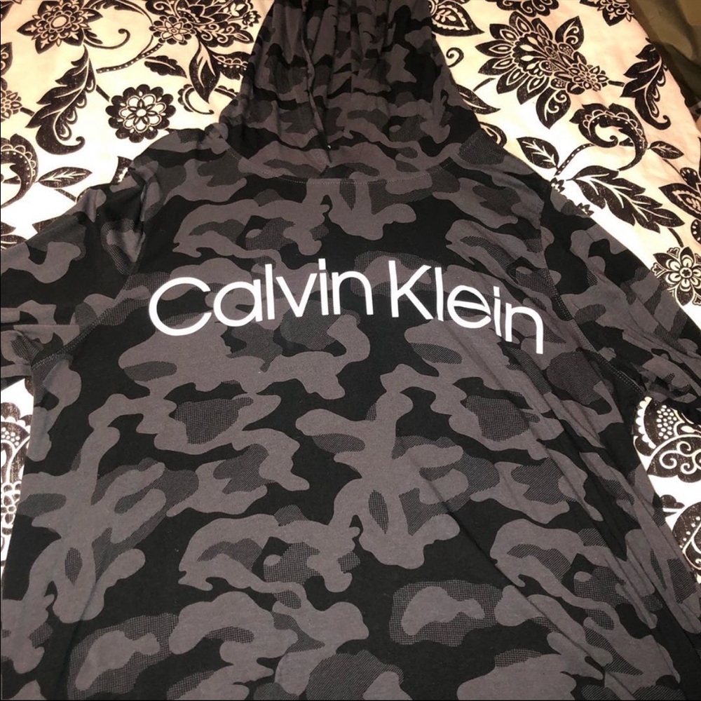 Calvin Klein sweater teee - Picture 2 of 2